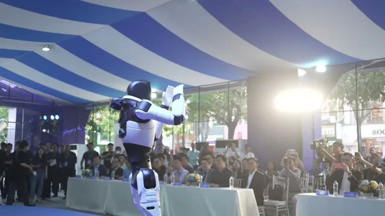 Robot mở màn chương trình