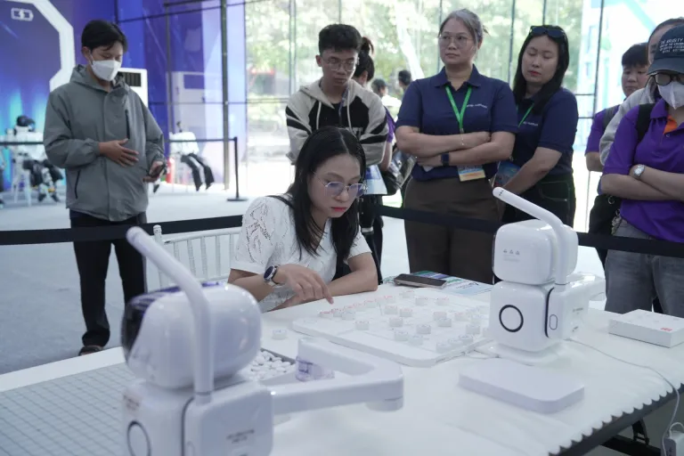 Không gian trải nghiệm robot · Hình ảnh