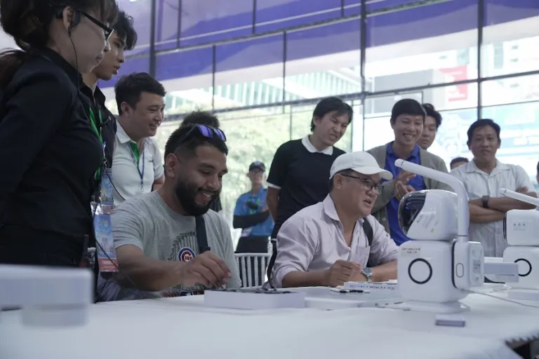 Không gian trải nghiệm robot · Hình ảnh