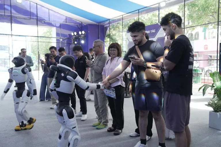 Không gian trải nghiệm robot · Hình ảnh
