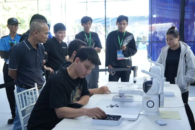 Không gian trải nghiệm robot · Hình ảnh