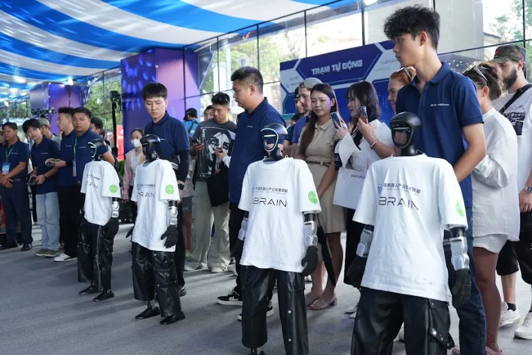 Không gian trải nghiệm robot · Hình ảnh