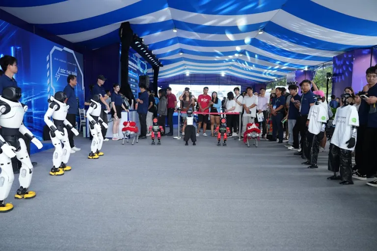 Không gian trải nghiệm robot · Hình ảnh