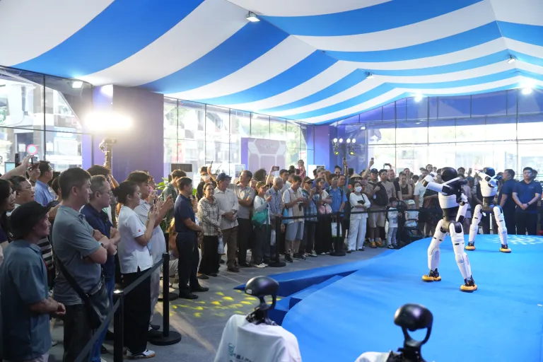 Không gian trải nghiệm robot · Hình ảnh