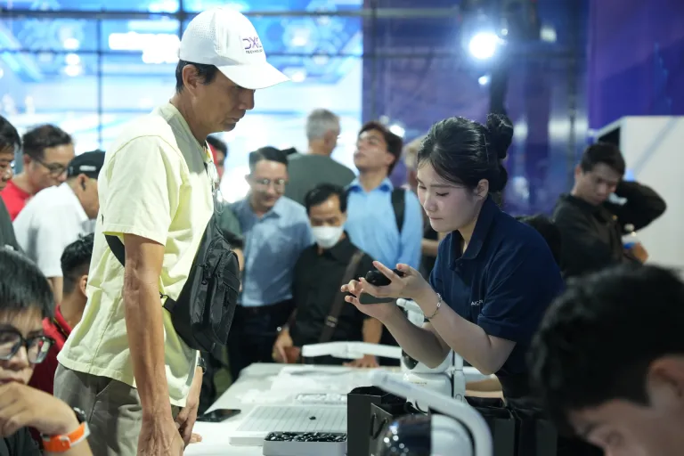 Không gian trải nghiệm robot · Hình ảnh