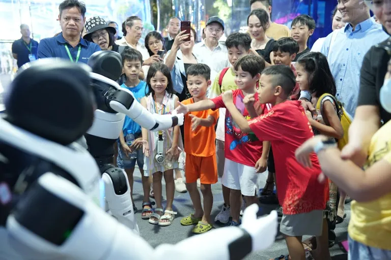 Không gian trải nghiệm robot · Hình ảnh
