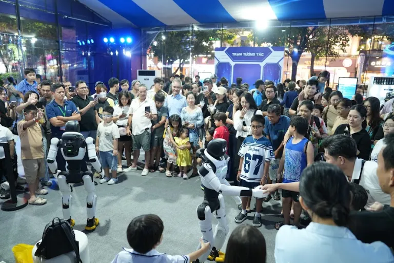 Không gian trải nghiệm robot · Hình ảnh