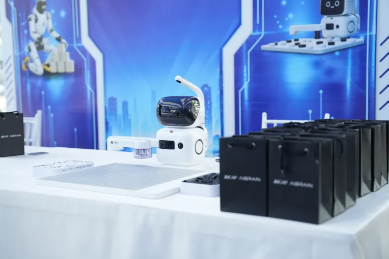 Không gian trải nghiệm robot · Hình ảnh