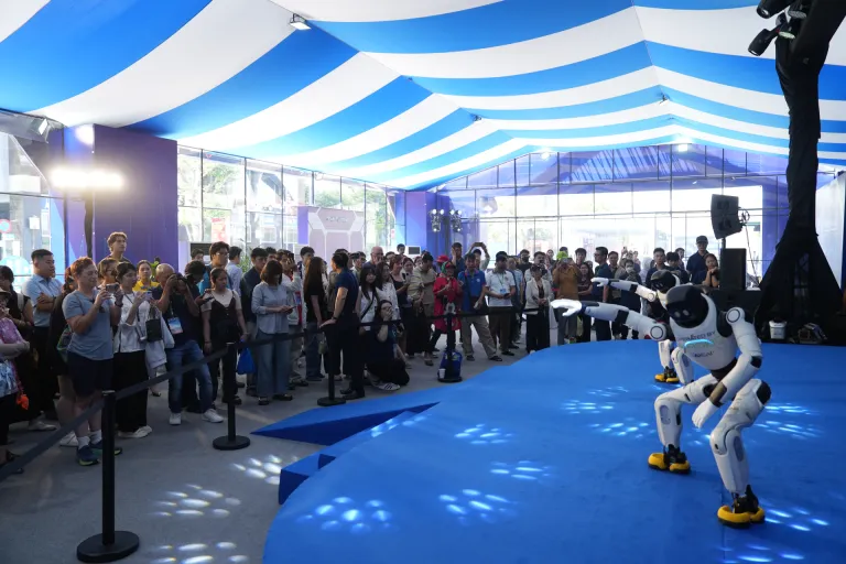 Không gian trải nghiệm robot · Hình ảnh