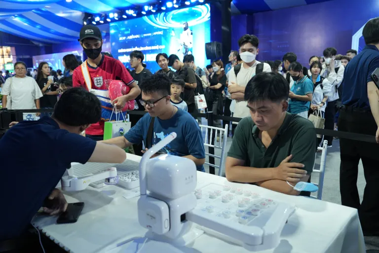 Không gian trải nghiệm robot · Hình ảnh