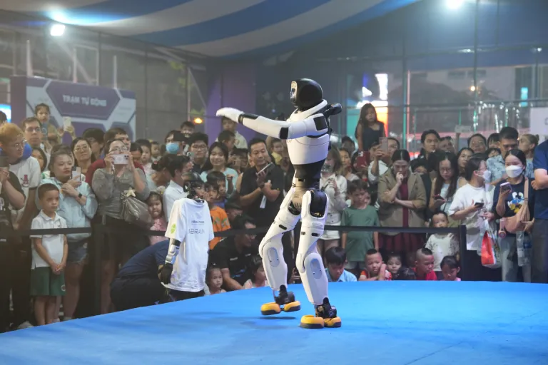 Không gian trải nghiệm robot · Hình ảnh