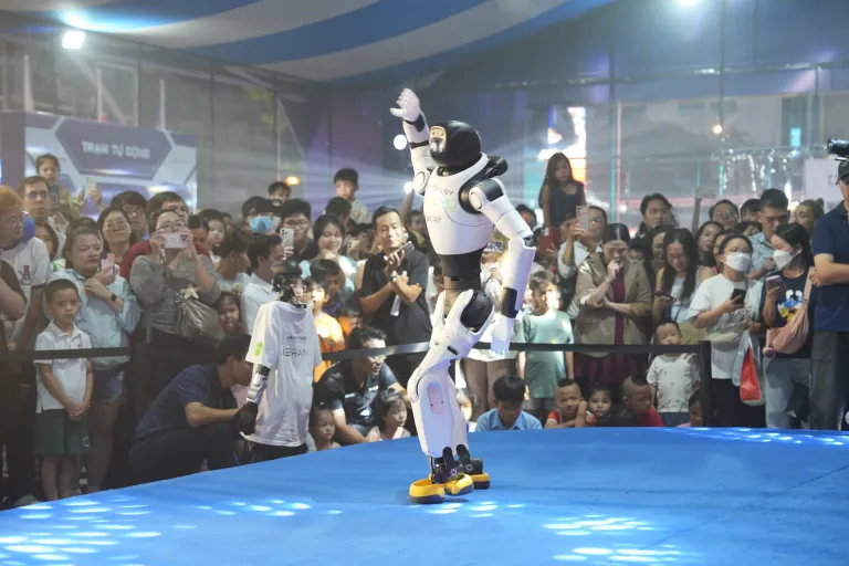 Không gian trải nghiệm robot · Hình ảnh