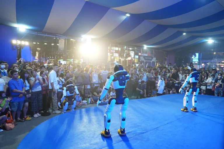 Không gian trải nghiệm robot · Hình ảnh