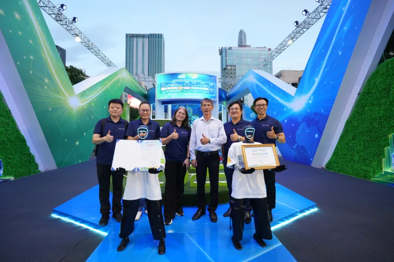 Không gian trình diễn công nghệ robot · Hình ảnh