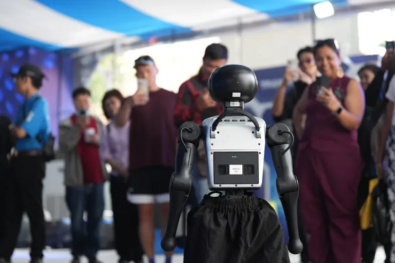 Không gian trình diễn công nghệ robot · Hình ảnh