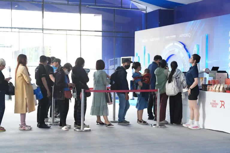 Không gian trình diễn công nghệ robot · Hình ảnh