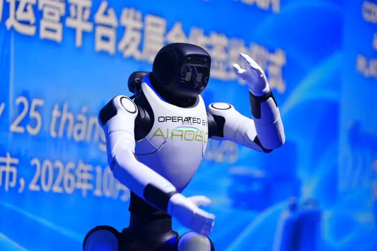 Robot mở màn