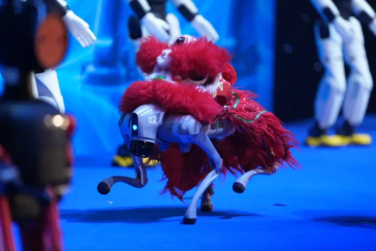 Robot mở màn
