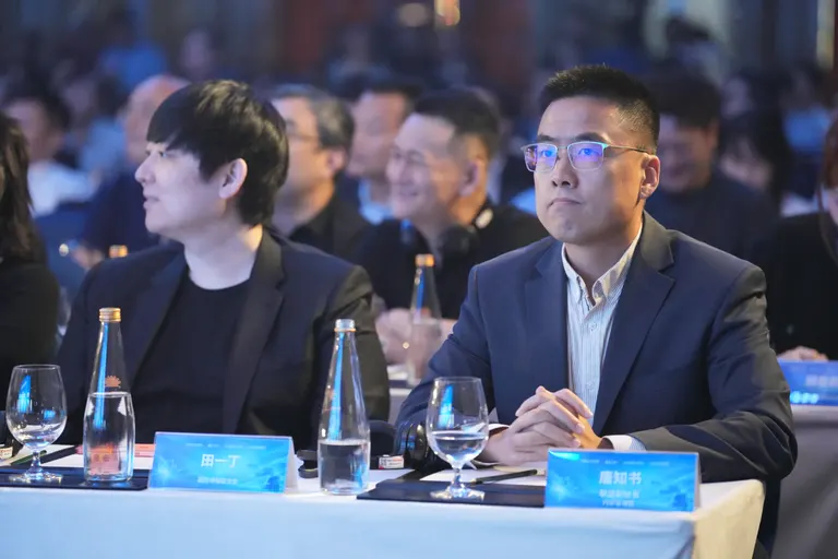 Phát biểu & tham luận