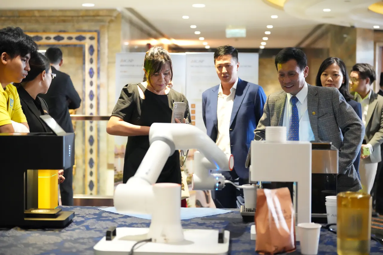 Giao lưu & trải nghiệm robot · Lễ ký kết hợp tác ngày 25/10/2026