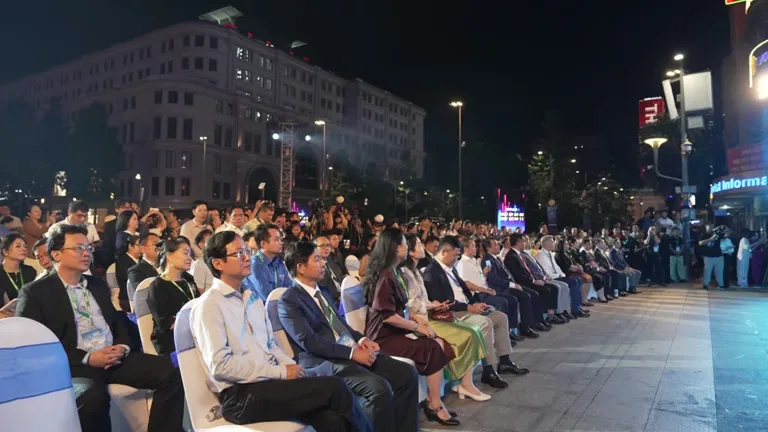 Video · Khai mạc & giao lưu