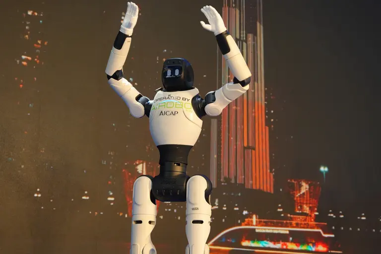 Robot mở màn