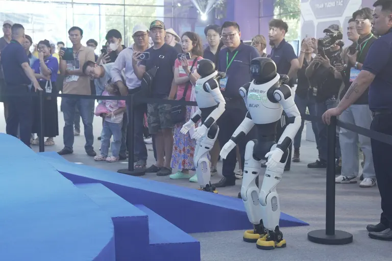 27/10 · Robot trình diễn