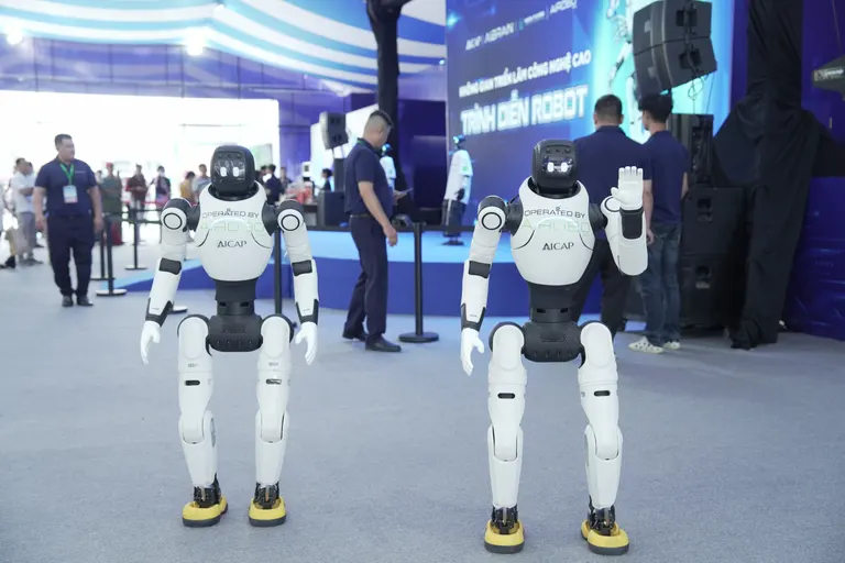 27/10 · Robot trình diễn