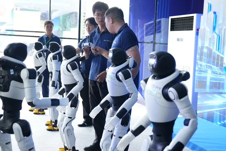 27/10 · Robot trình diễn