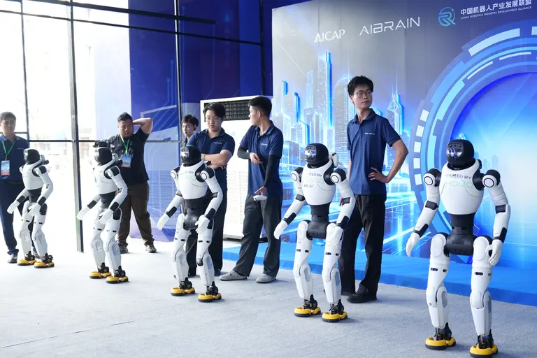 27/10 · Robot trình diễn