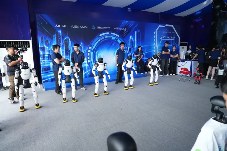 27/10 · Robot trình diễn
