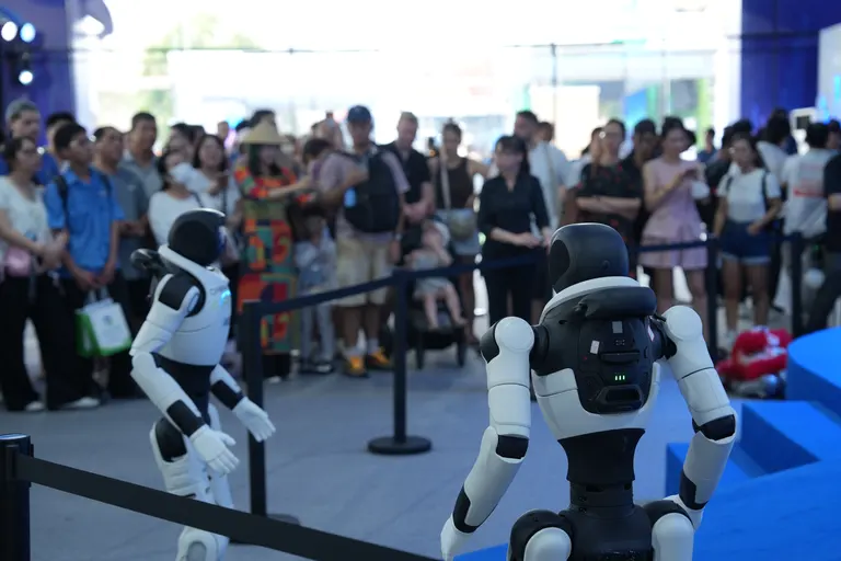 27/10 · Robot trình diễn
