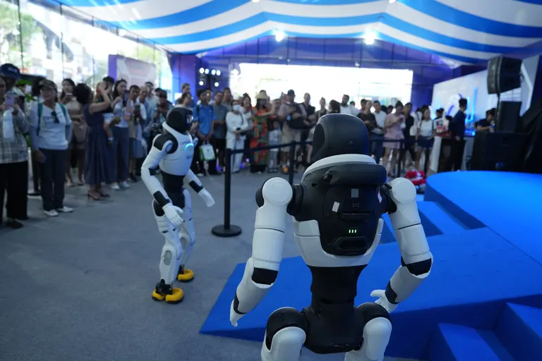 27/10 · Robot trình diễn